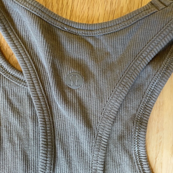 Lululemon High Neck Racerback Crop Tank - Size 6 - Picture 3 of 3